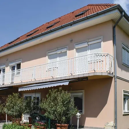 Vecsey Karoly Utca-zamardi Apartment *